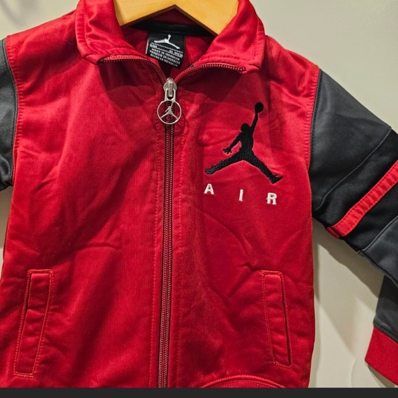 NIKE AIR JORDAN 24M KIDS RED & BLACK ZIP UP JACKET. - Picture 7 of 7